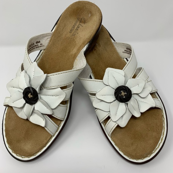 Clarks Bendables | Shoes | Clarks Size 6 White Leather Flower Sandalsslides | Poshmark
